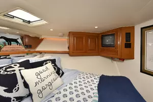 1997 Viking 47 Convertible thumbnail 25