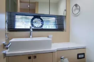 2018 Sunseeker Predator thumbnail 38