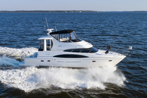 2003 Carver 444 Cockpit Motoryacht