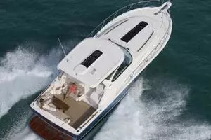 2017 Tiara Yachts thumbnail 2