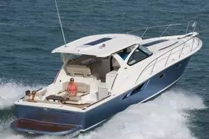 2017 Tiara Yachts thumbnail 3