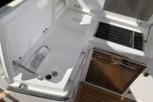 2014 Sunseeker San Remo thumbnail 11