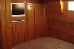 2005 Ocean Alexander Motor thumbnail 11