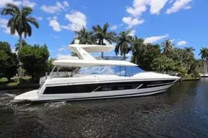 2017 Prestige Motoryacht thumbnail 3