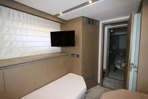 2017 Prestige Motoryacht thumbnail 19