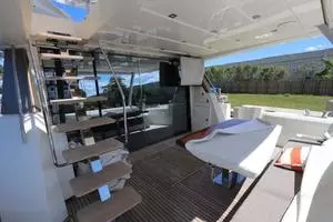 2017 Prestige Motoryacht thumbnail 6