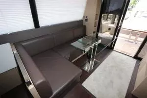 2017 Prestige Motoryacht thumbnail 10
