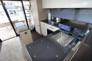 2017 Prestige Motoryacht thumbnail 9