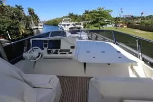 2017 Prestige Motoryacht thumbnail 27