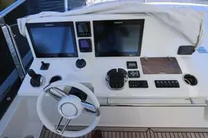 2017 Prestige Motoryacht thumbnail 28