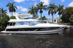 2017 Prestige Motoryacht thumbnail 2
