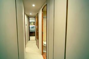 Viking 68 - Hallway