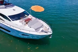 2018 Sunseeker 86 Yacht thumbnail 5