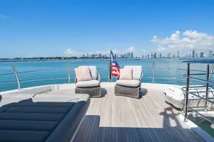 2018 Sunseeker 86 Yacht thumbnail 8