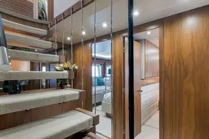 2018 Sunseeker 86 Yacht thumbnail 30