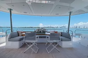 2018 Sunseeker 86 Yacht thumbnail 16