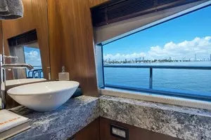 2018 Sunseeker 86 Yacht thumbnail 35