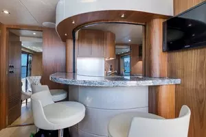 2018 Sunseeker 86 Yacht thumbnail 26