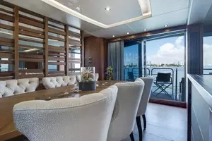 2018 Sunseeker 86 Yacht thumbnail 23