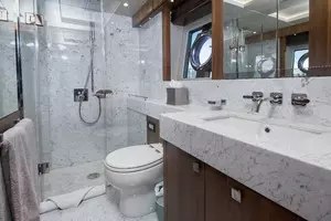 2018 Sunseeker 86 Yacht thumbnail 39