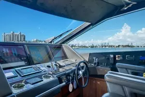 2018 Sunseeker 86 Yacht thumbnail 28