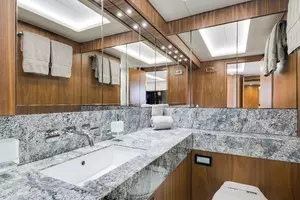 2018 Sunseeker 86 Yacht thumbnail 37