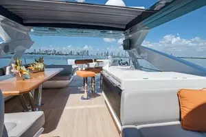 2018 Sunseeker 86 Yacht thumbnail 9