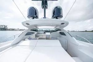 2004 Pershing Express thumbnail 13
