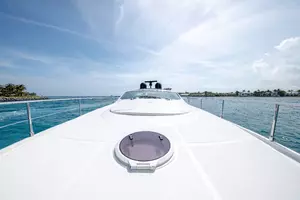 2004 Pershing Express thumbnail 11