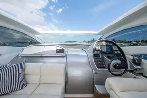 2004 Pershing Express thumbnail 21