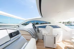 2004 Pershing Express thumbnail 20