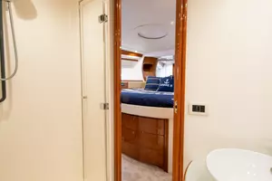 2004 Pershing Express thumbnail 34