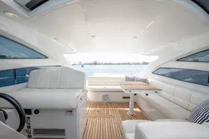 2004 Pershing Express thumbnail 18