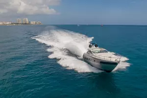 2004 Pershing Express thumbnail 8