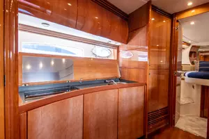 2004 Pershing Express thumbnail 28