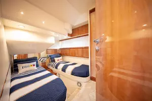 2004 Pershing Express thumbnail 35
