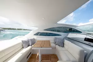 2004 Pershing Express thumbnail 19