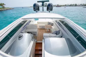 2004 Pershing Express thumbnail 15