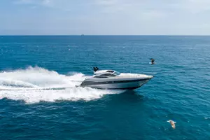 2004 Pershing Express thumbnail 7