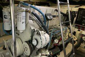2005 Sea Ray 500 Sundancer thumbnail 41