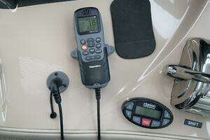 2005 Sea Ray 500 Sundancer thumbnail 37