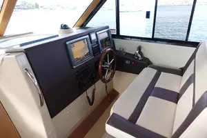 2015 Cutwater 30 Sedan thumbnail 2