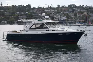2015 Cutwater 30 Sedan thumbnail 1