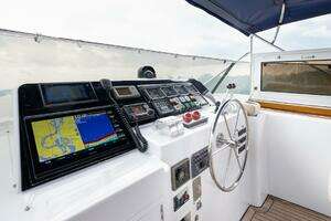 1998 Hatteras Sport Deck thumbnail 33