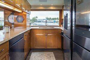 1998 Hatteras Sport Deck thumbnail 39