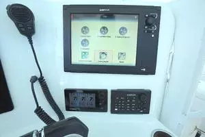 2013 Yellowfin 42 - helm