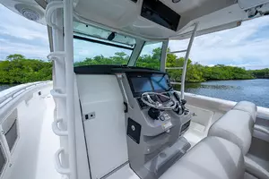 2017 Boston Whaler 370 Outrage thumbnail 27