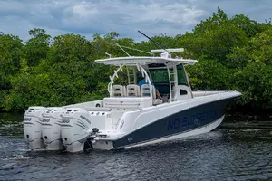 2017 Boston Whaler 370 Outrage thumbnail 15