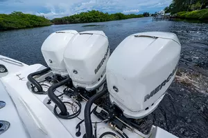 2017 Boston Whaler 370 Outrage thumbnail 52