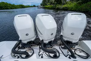 2017 Boston Whaler 370 Outrage thumbnail 51